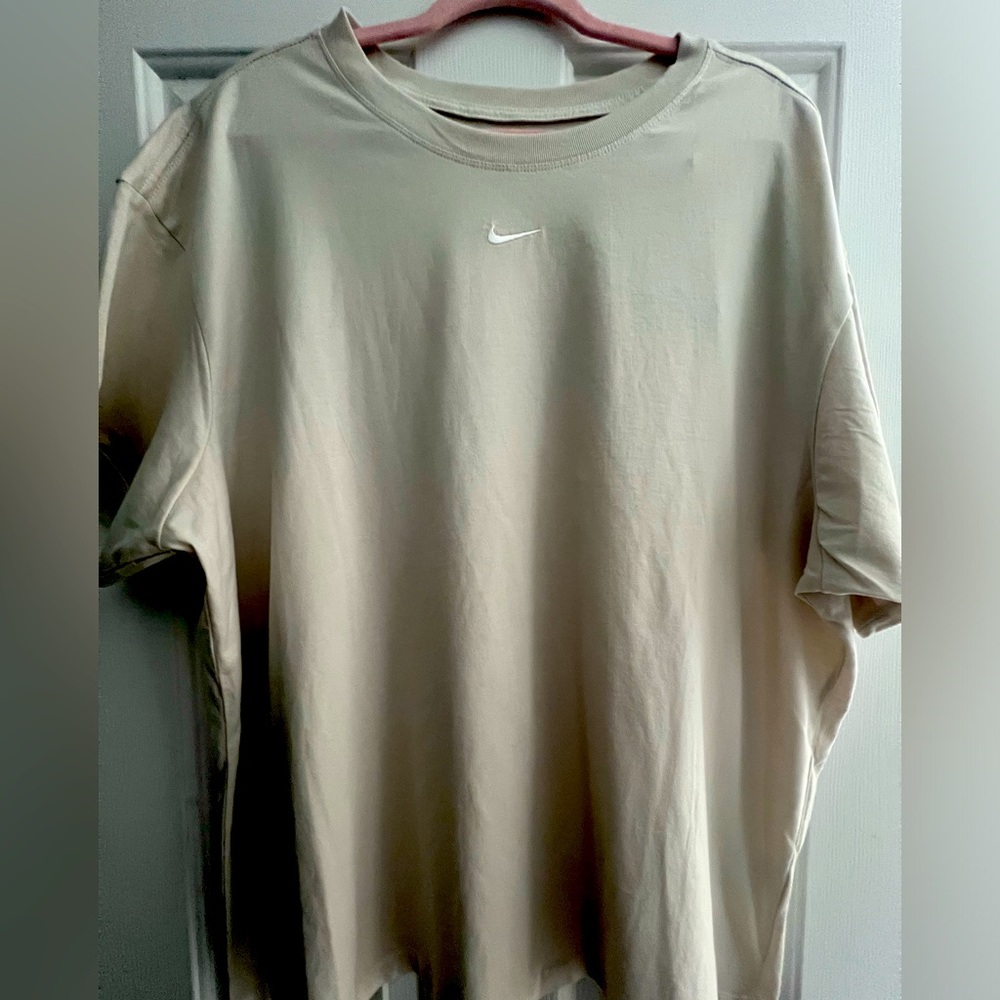 NWT-Nike short sleeve tee in size 1X.